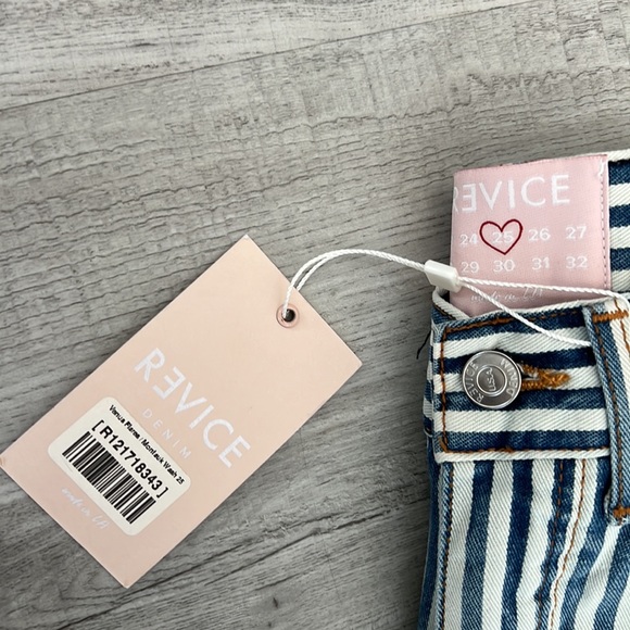 Revice Jeans ⭐️ - Picture 3 of 3